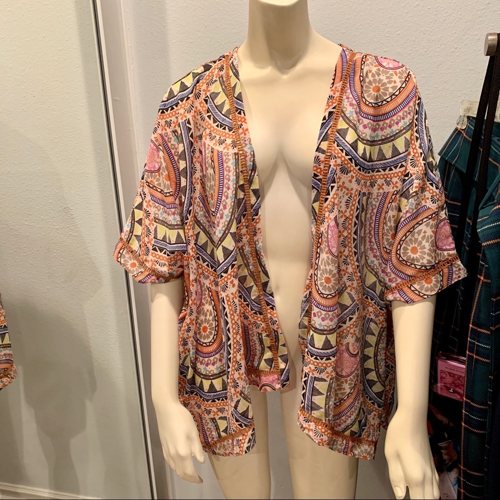 M- Cover up/shawl